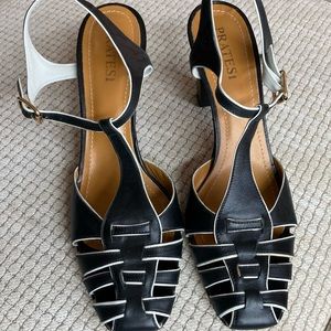 NWOT Pratesi T strap heels